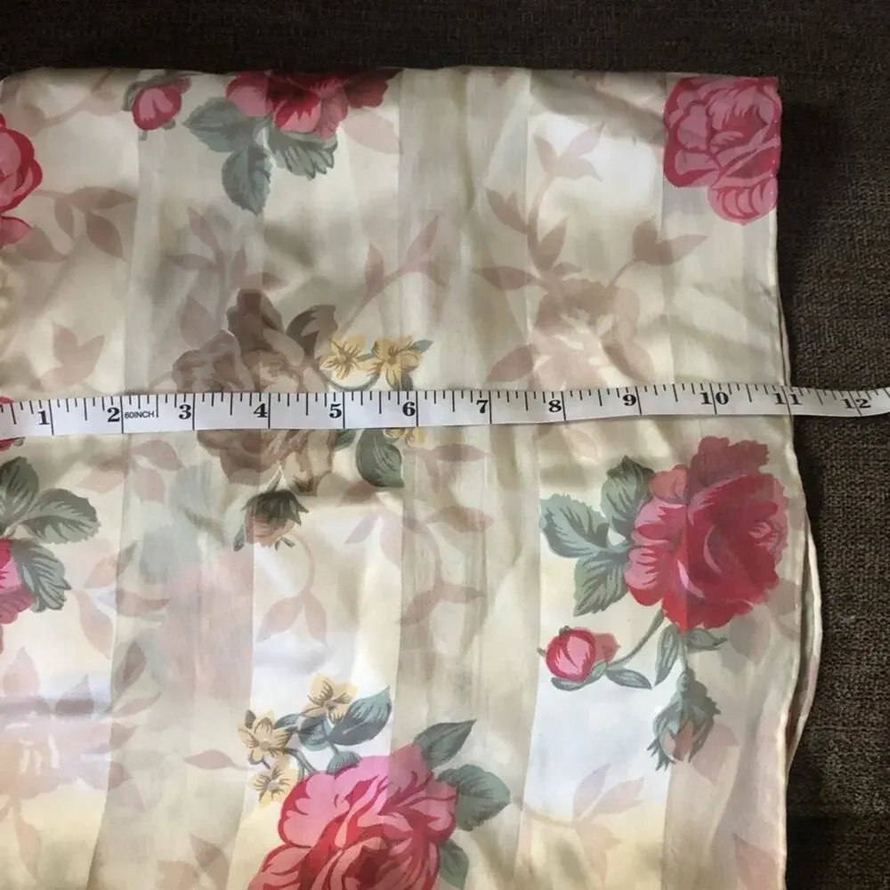 Vintage Ladies Scarf Floral Roses Rolled Edges Satin Feel Rectangle 51
